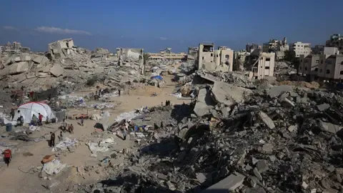 Military Tanks Push into Key Gazan Residential Area