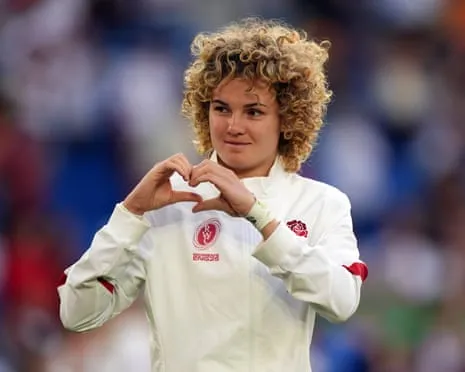 The Red Roses' Ellie Kildunne and Botterman Fit to Face France in Semi-final