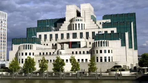 MI6 Launches Encrypted Portal to Lure Intelligence Sources in the Russian Federation